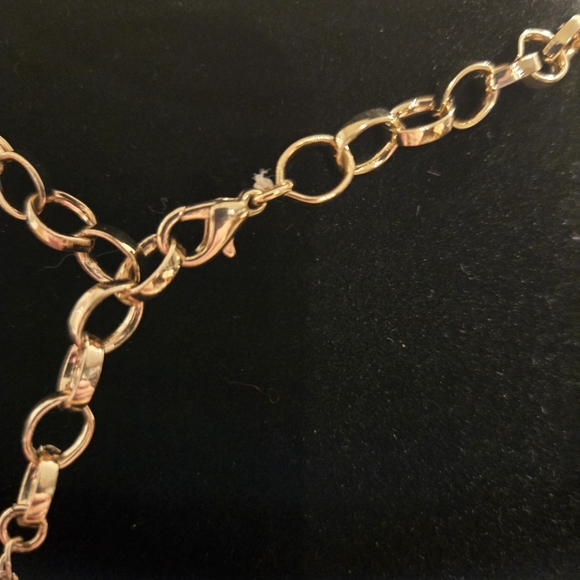 Elegant Gold and Black Necklace - Picture 4 of 4